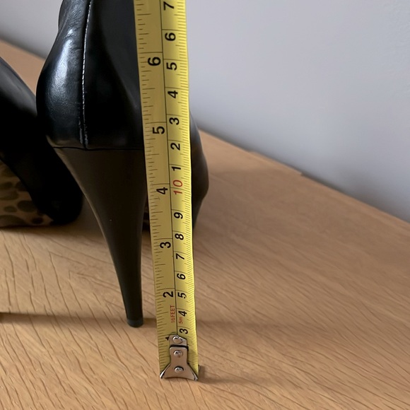 GUESS BLACK Leather Stiletto Pump - Picture 10 of 11